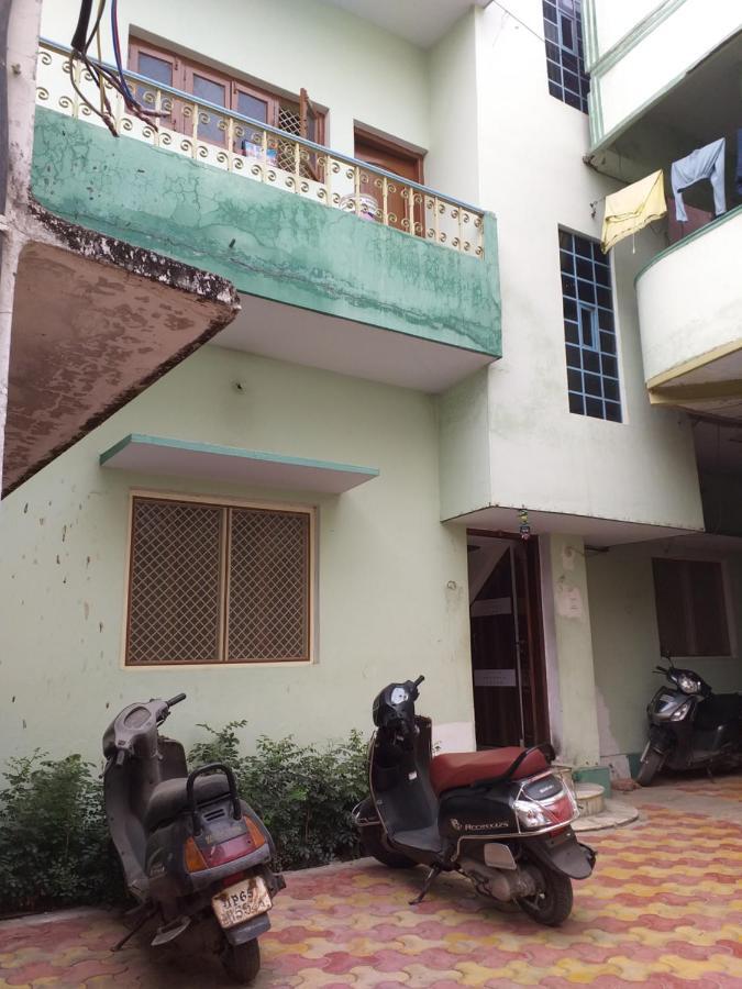 P G On Ganges Varanasi Exterior foto