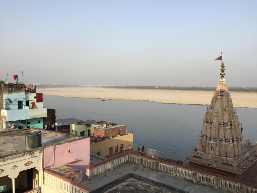 P G On Ganges Varanasi Exterior foto